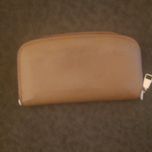 Tory Burch tote/matching wallet, used, had visible wear and tear. See photos. - Picture 11 of 14